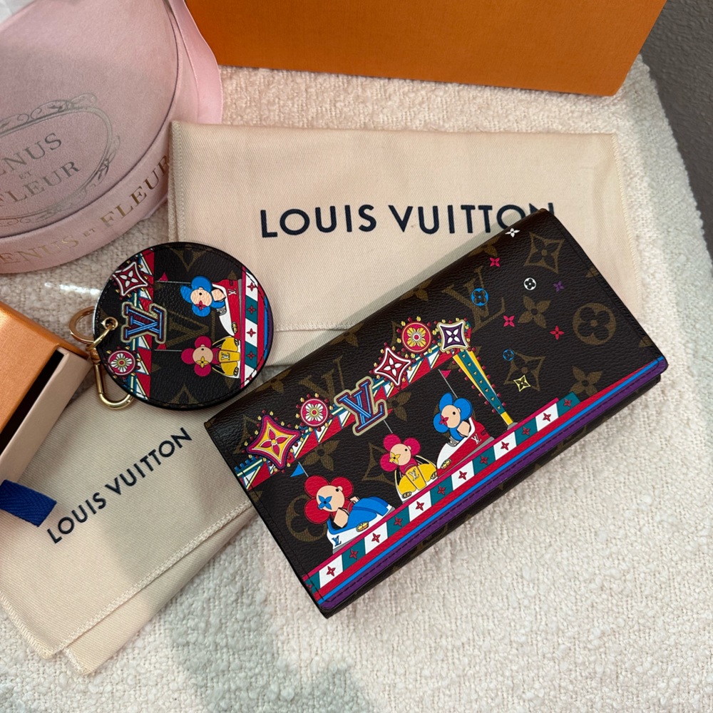 LOUIS VUITTON Monogram 2020 Christmas Animation Vivienne Sarah Wallet